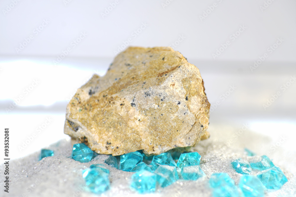 Das Mineral Granit ist reich an Quarz und Glimmer Das Mineral Granit ist reich an Quarz und Glimmer