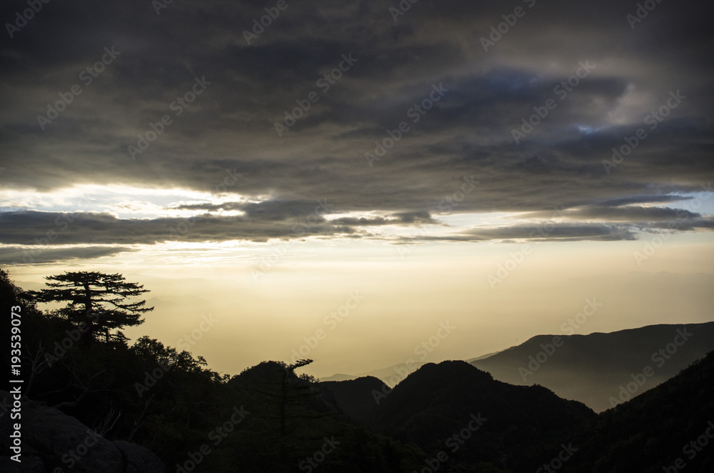鳳凰三山地蔵岳からの朝日