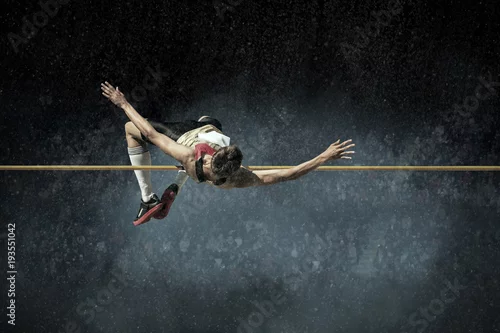 Obraz Sportowiec w akcji skoku wzwyż.