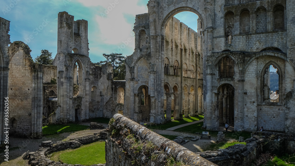 Fototapeta premium Ruins of monastery Abbaye de Jumièges / Jumièges Abbey in Normandy, France