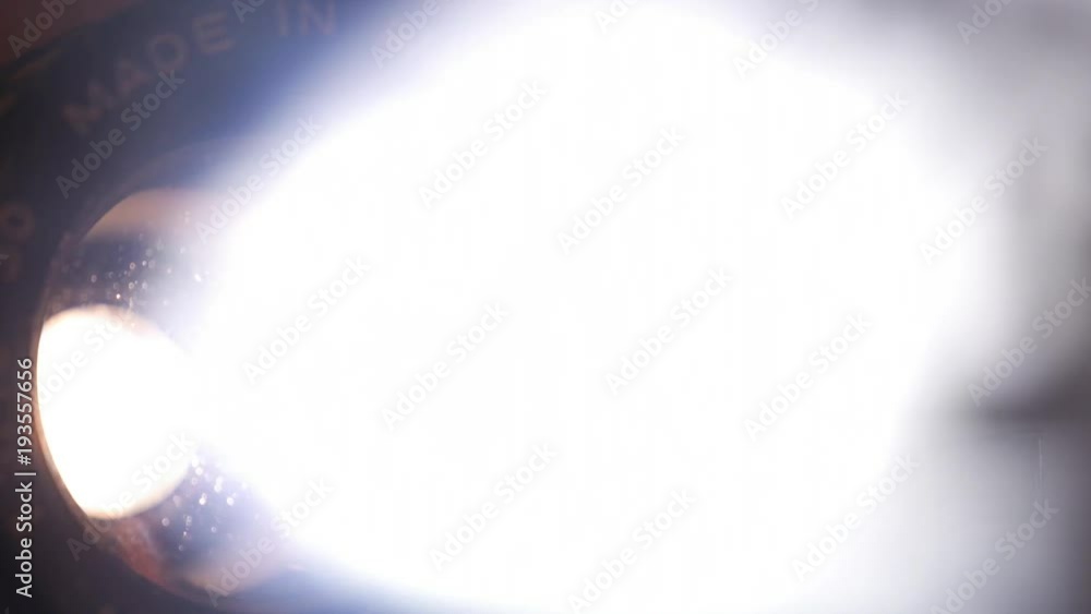 luces que genera un proyector antiguo de cine de 8mm