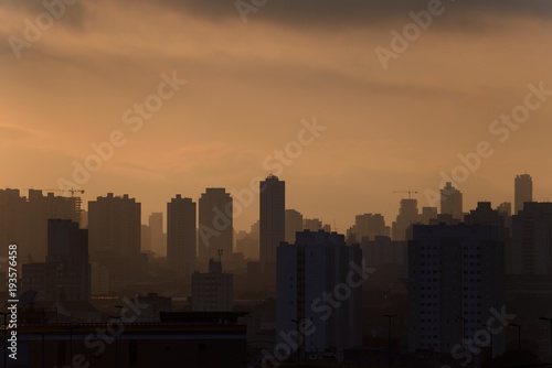 サンパウロ・リベルダージの夜明け © 晶章 楮佐古