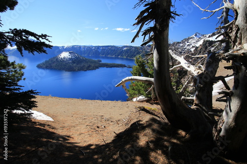 a look on crater lake, oregon on a cold but sunny day © Maik Boenig