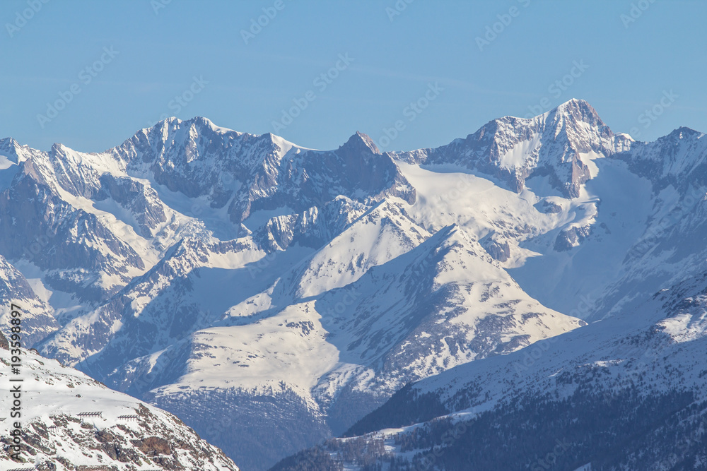 Obraz premium The mountain range in Saas Fee, Switzerland
