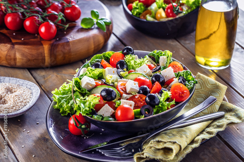 Bunter frischer salat  griechischer art  