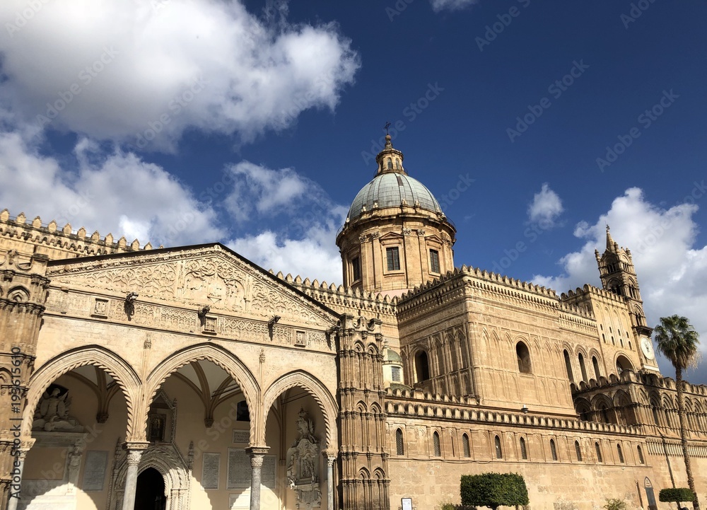 Cattedrale di Palermo illuminata dal sole, Sicialia