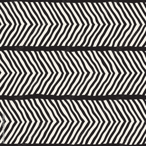 Hand drawn style seamless pattern. Abstract geometric tiling background in black and white. Vector doodle line lattice