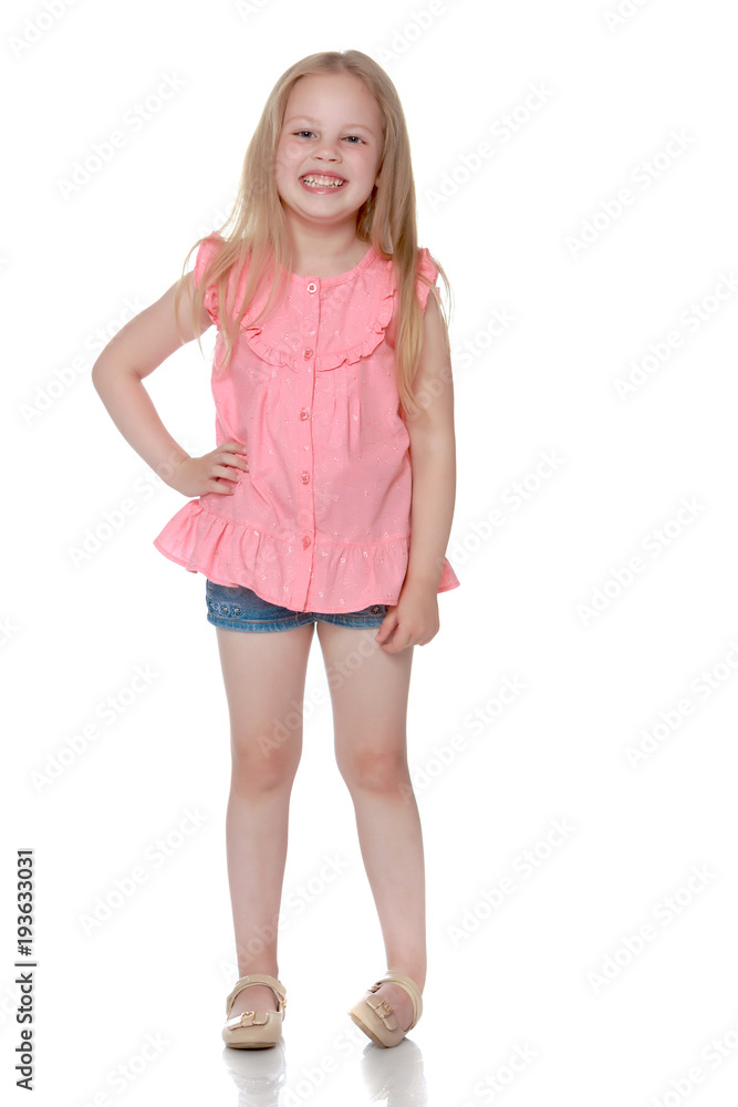 The little girl is full-length. The little girl is full-length.