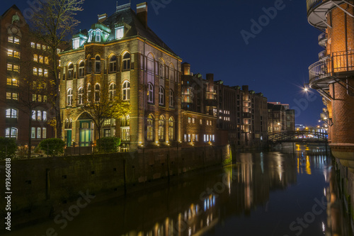 Night Lights in Hamburg Speicherstadt © Valery