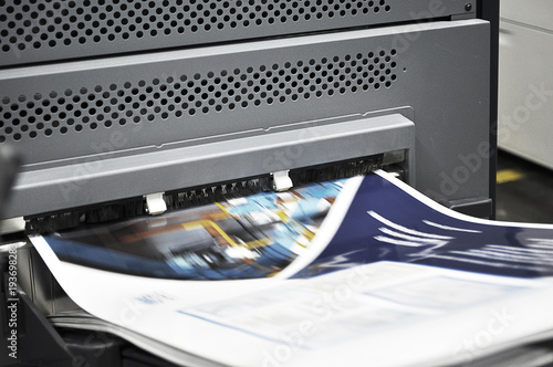 Bild auf Leinwand Digital printing machine during production