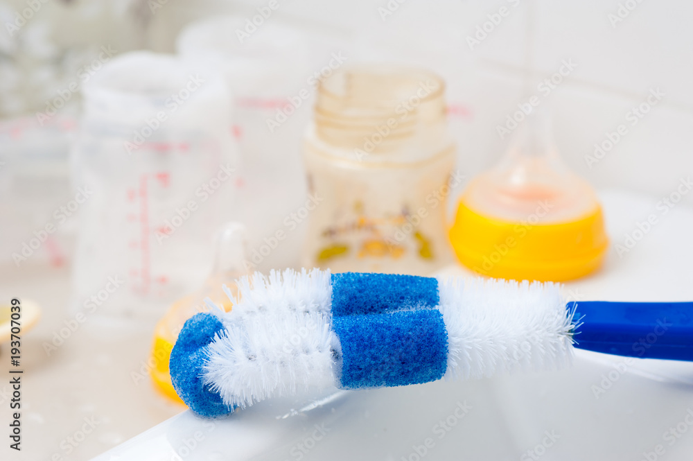 Washing baby bottles and nipples Washing baby bottles and nipples