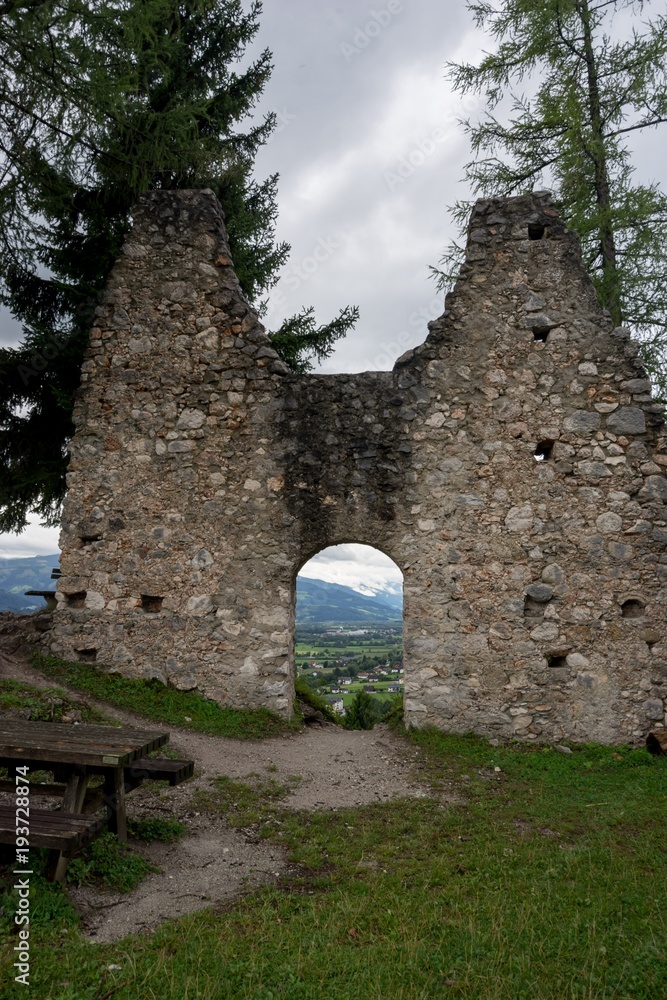 Burg Ruine Festung Österreich Alpen