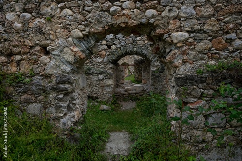 Fototapeta Naklejka Na Ścianę i Meble -  Burg Ruine Festung Österreich Alpen