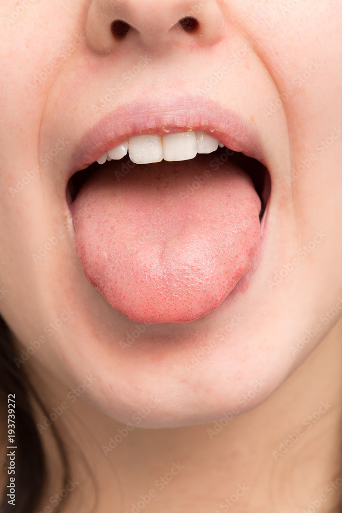 Obraz premium Close up of mouth of woman showing tongue