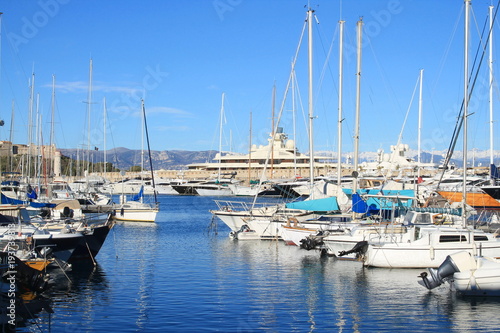 Port Vauban, Port de plaisance à Antibes, Cote d'Azur, France © Picturereflex