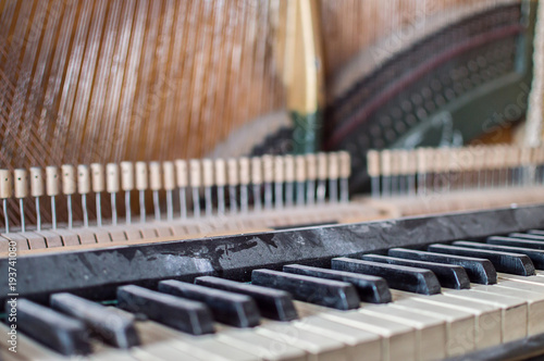 Foto repair of old piano