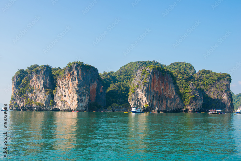 Fototapeta premium Beautiful islands of Phang nga bay