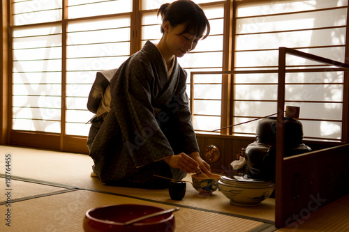 Foto 着物の女性　茶道