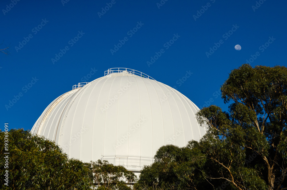 Obraz premium Full moon over observatory dome