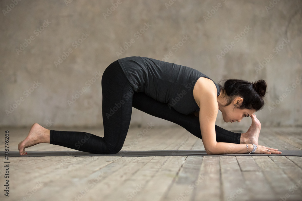 Learn How to Do the Splits (Photo Tutorial) | YouAligned.com
