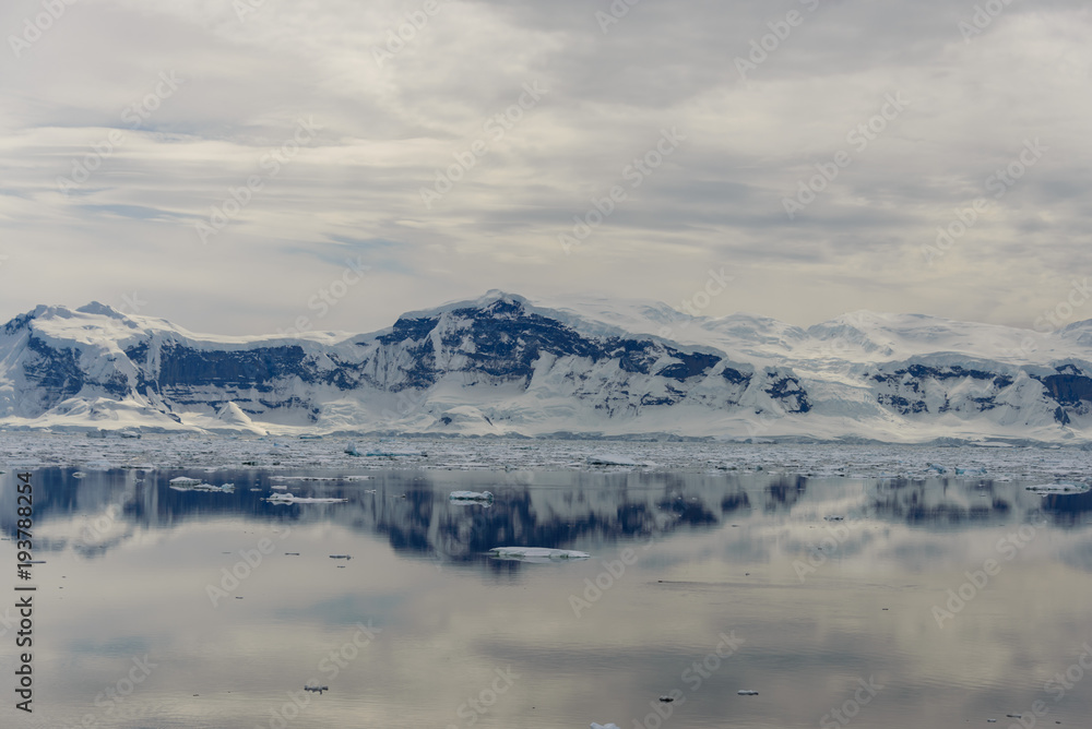 Fototapeta premium Antarctic seascape with reflection