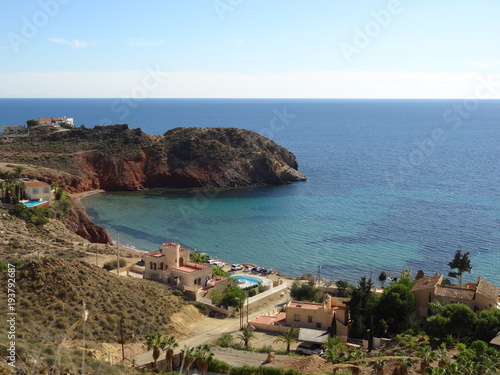 Blick auf die Küste mit Strand und Meer