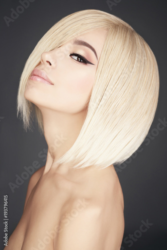 Obraz na płótnie Lovely asian woman with blonde short hair