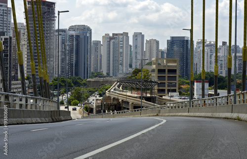 Lanes on the Estaiada Bridge without cars