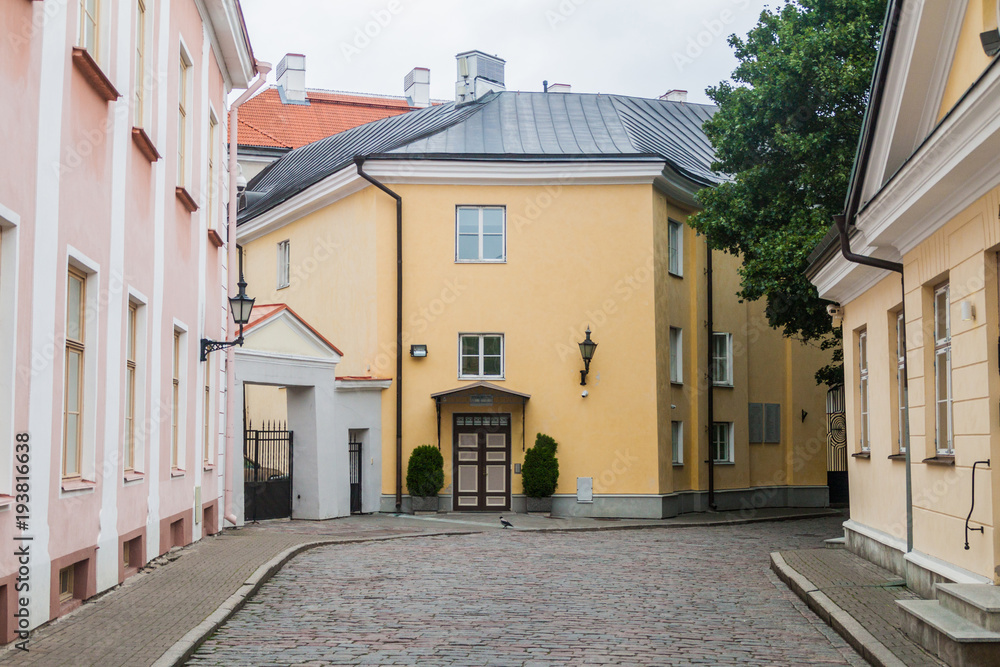  Narrow cobbled street in Toompea district in Tallinn, Estonia