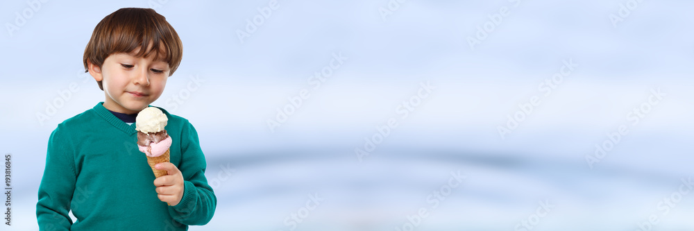 Eis essen Kugeln junge Kind Sommer Textfreiraum Copyspace