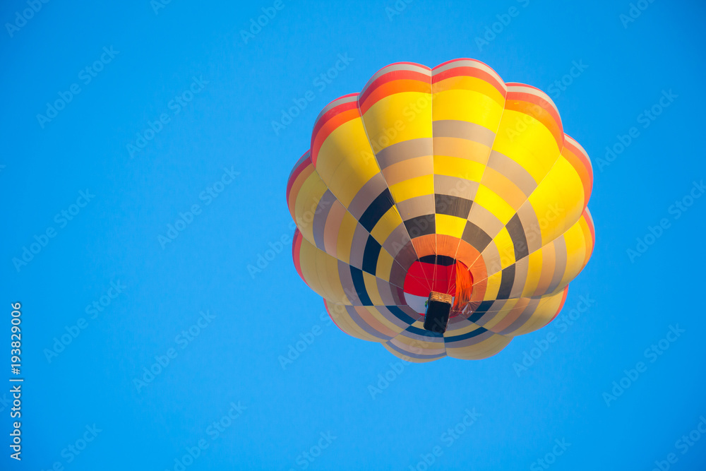 Fototapeta premium Colorful hot air balloon fly over the blue sky