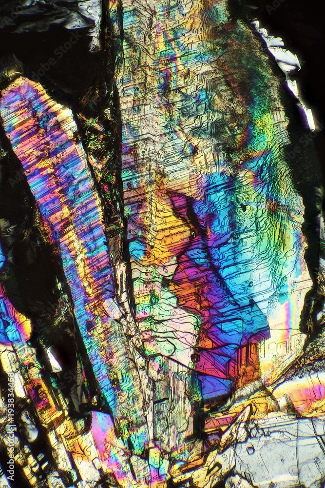  A crystal consisting of a mixture of coppersulphate and  citric acid seen through microscope in polarized light