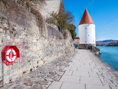 Blick auf den Schaiblingsturm in Passau photo