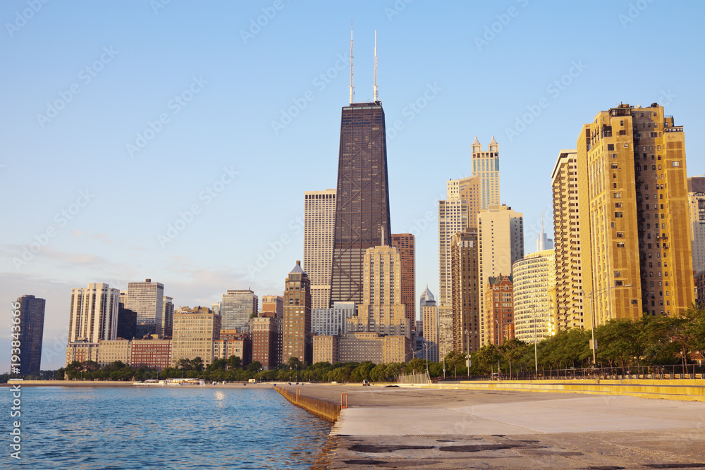 Fototapeta premium Gold Coast in Chicago seen in the morning