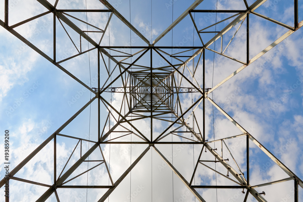 Gittermast, Hochspannungsmast, von unten Gittermast, Hochspannungsmast, von unten