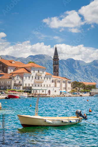 Obraz na płótnie Historic town of Perast at Bay of Kotor in summer, Montenegro w salonie