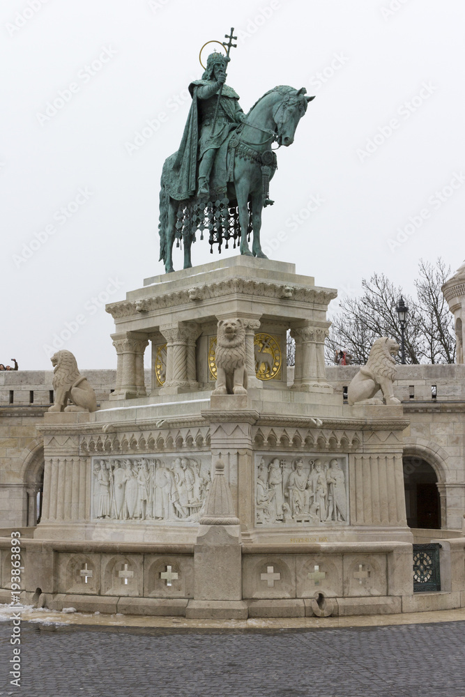 Fototapeta premium Statue of Stephen I of Hungary