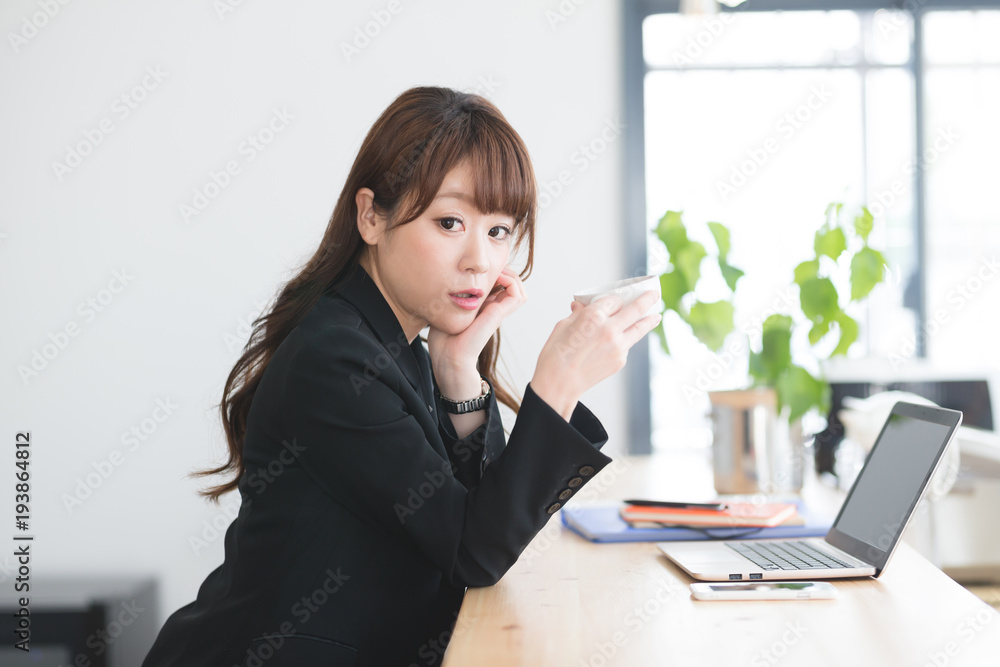 OL スーツ カフェ オフィス