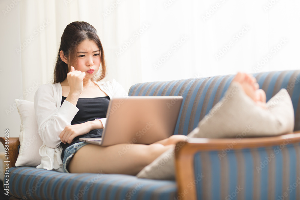 PC ソファ 女性 PC ソファ 女性