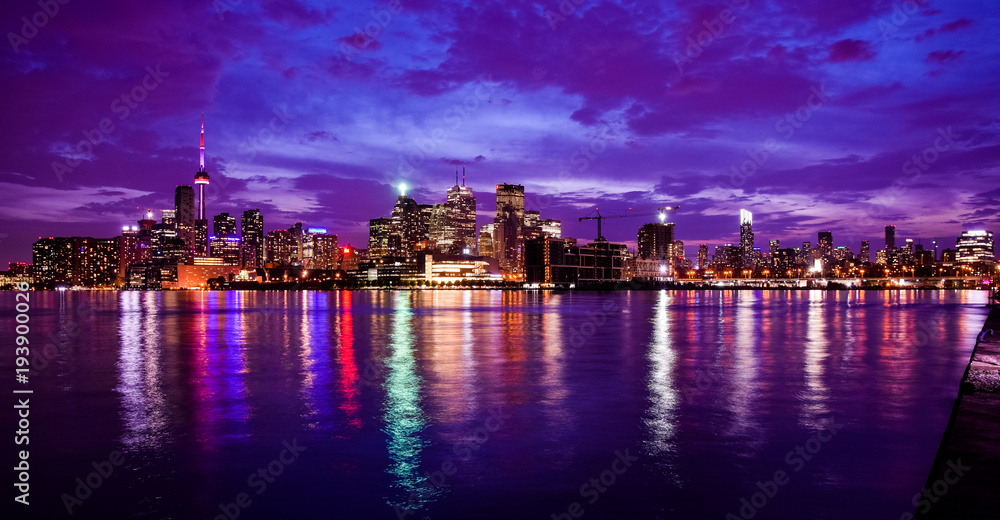 Fototapeta premium Toronto skyline from Polson Pier. 