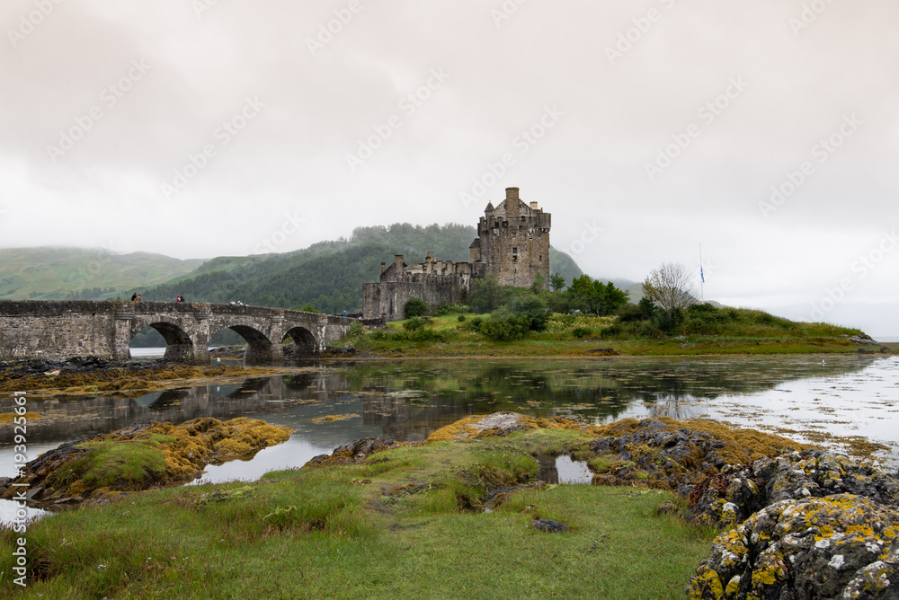 The magical atmosphere of the castles and lakes of Scotland