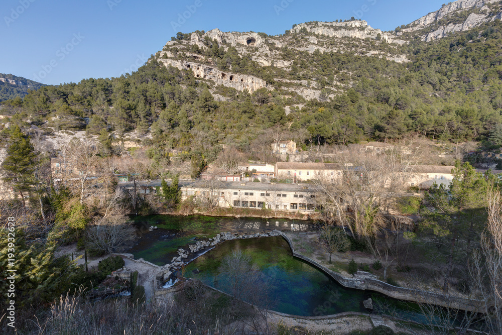 Fontaine de Vaucluse -vue du chateau- Vaucluse-Provence