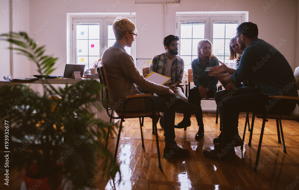 Φωτογραφία Young people with problems having a discussion while sitting together on special group therapy