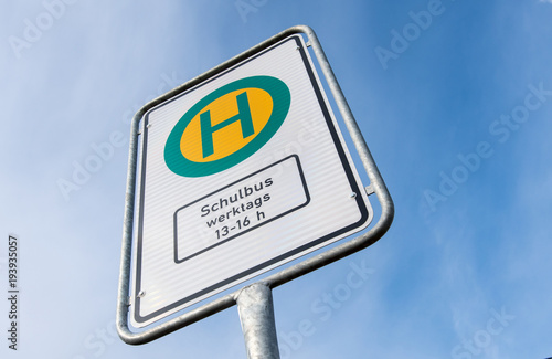 Schulbus, Haltestellenschild photo