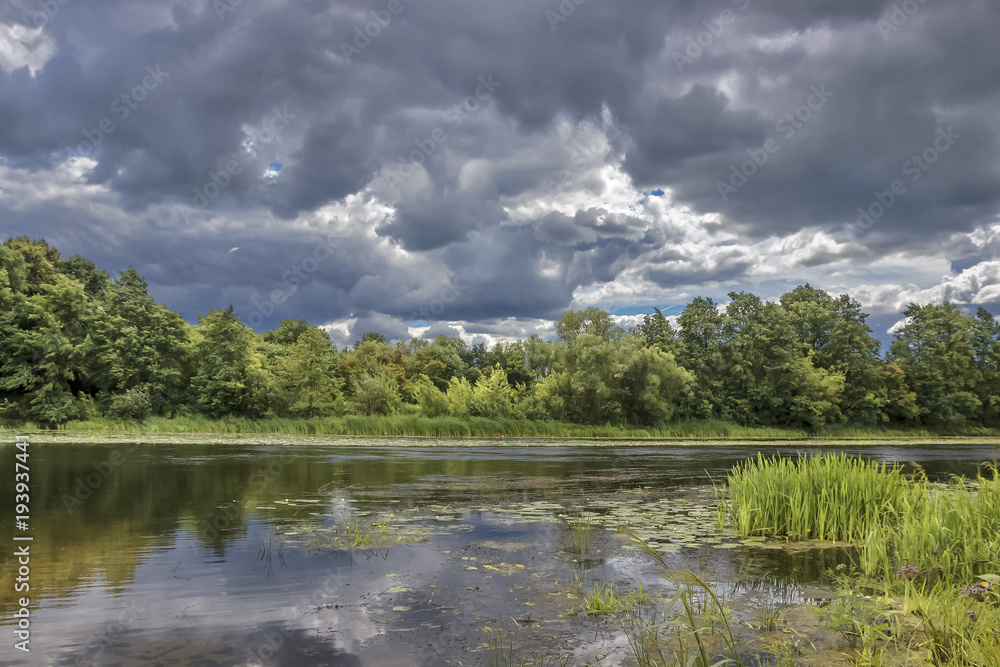 Obraz premium улетают тучи