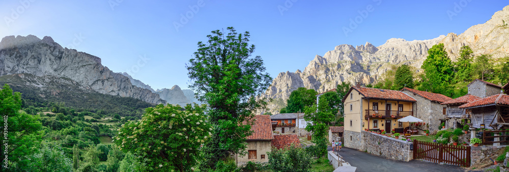 Fototapeta premium Cordiñanes de Valdeón