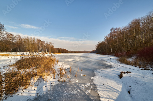 Fototapeta Naklejka Na Ścianę i Meble -  Zima - zamarzniętne jezioro, Rogoznik, Poland