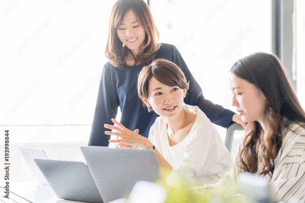 ビジネス・女性 ビジネス・女性