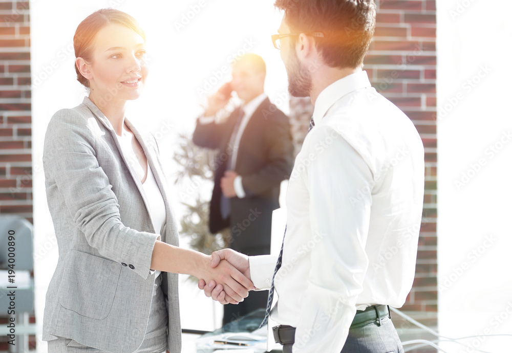 Obraz premium welcome and handshake business partners