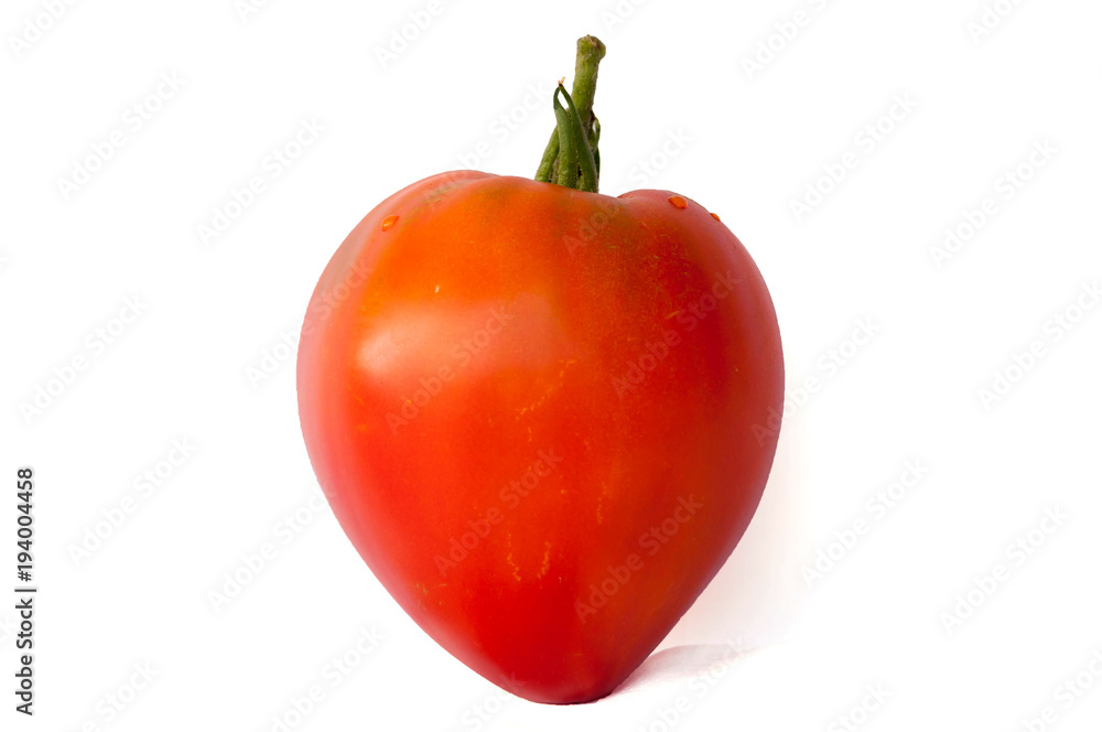 Tomate cœur de bœuf sur fond blanc. Tomate cœur de bœuf sur fond blanc.